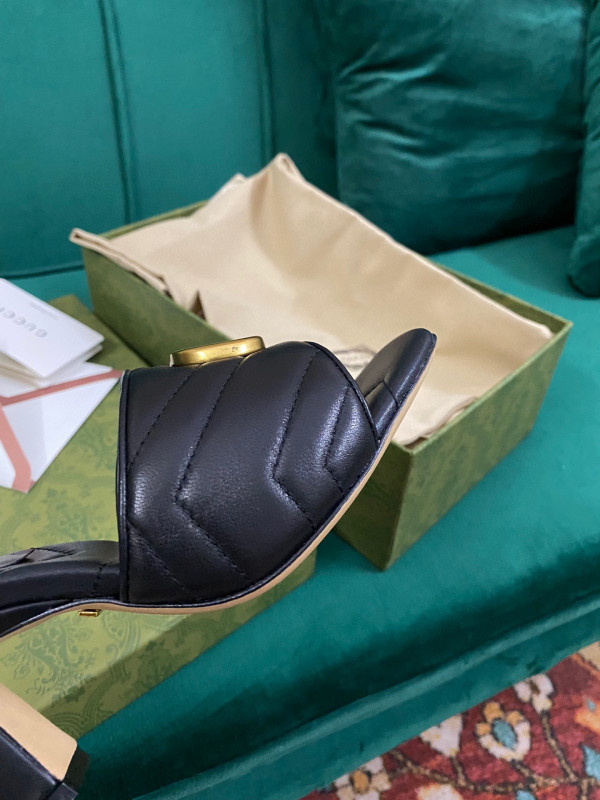 G*u*i double g slide sandal