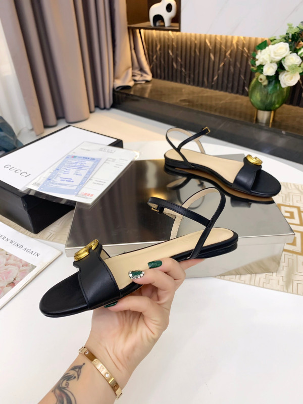 G*u*i leather sandal