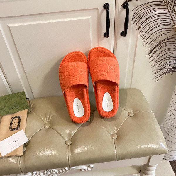 G*u*i gg platform sandal