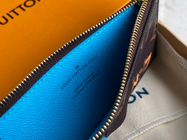 l0*is V*t0n cc holder