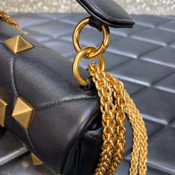 VALENTINO ONLINE EXCLUSIVE SMALL ROMAN STUD THE SHOULDER BAG WITH CHAIN