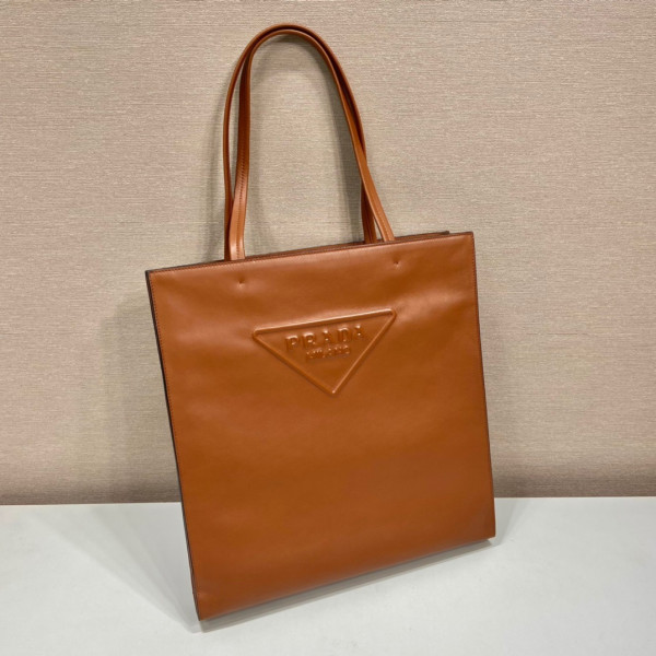 Pra*a leather tote bag