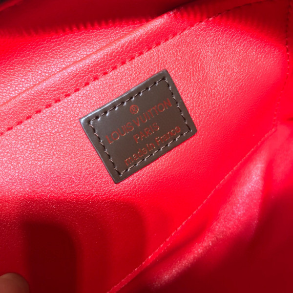 l0*is V*t0n cosmetic pouch gm