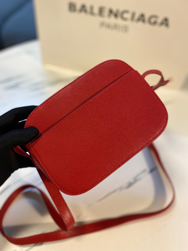 Ba*len*cia*ga everyday camera bag xs