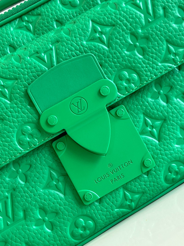 l0*is V*t0n s lock messenger