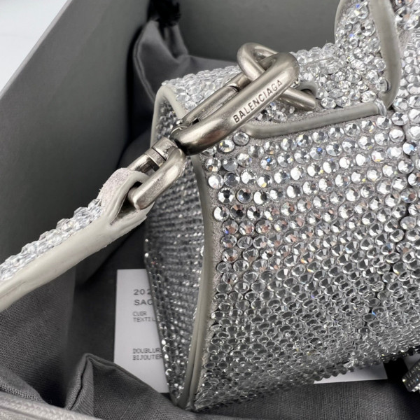 Ba*len*cia*ga hourglass