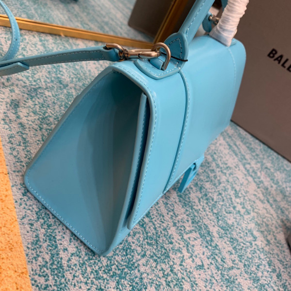 Ba*len*cia*ga hourglass