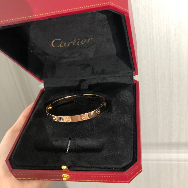 Ca*t*er  bracelet