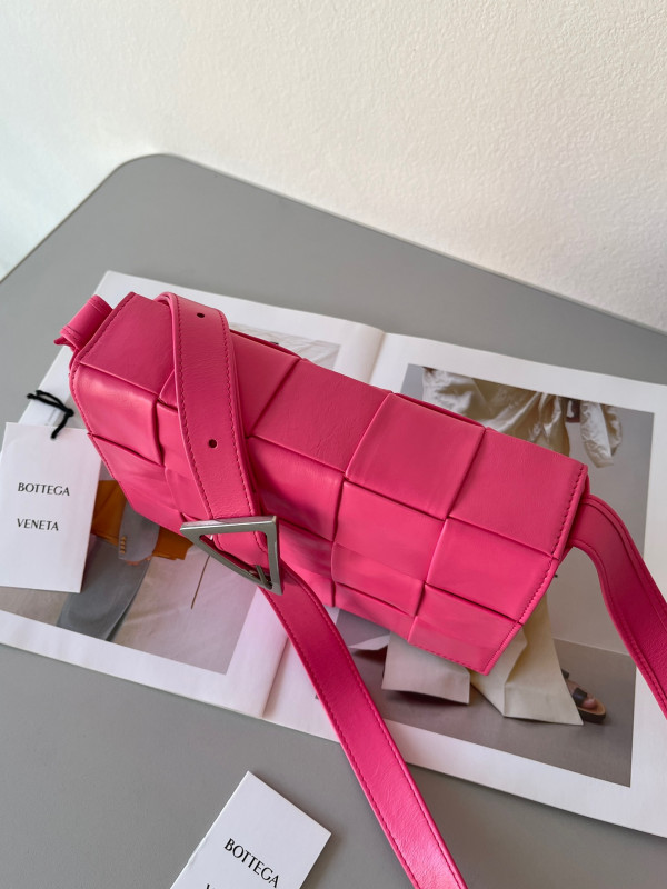 bo*te*ga Ve*ne*ta cassette