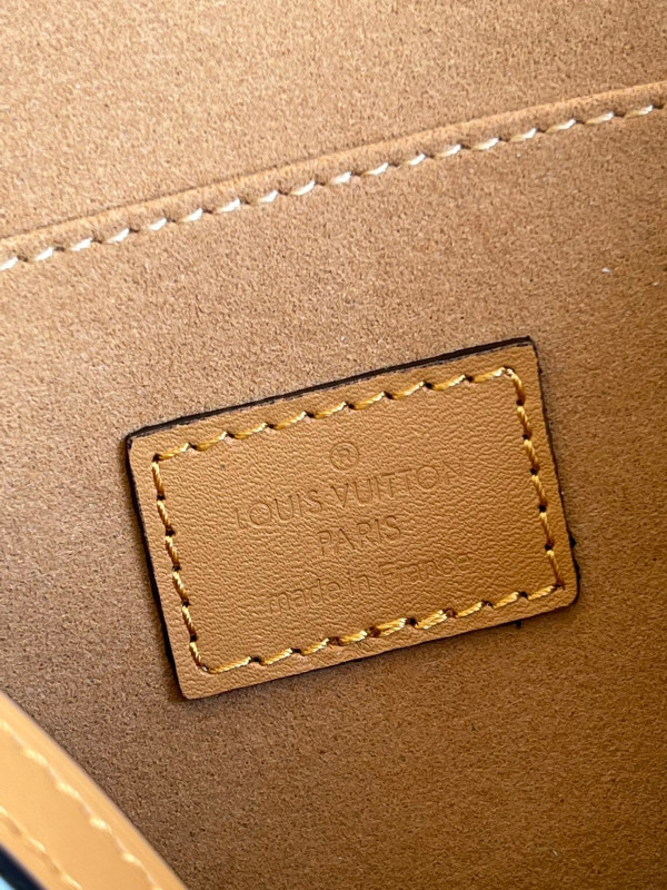 l0*is V*t0n dauphine mm