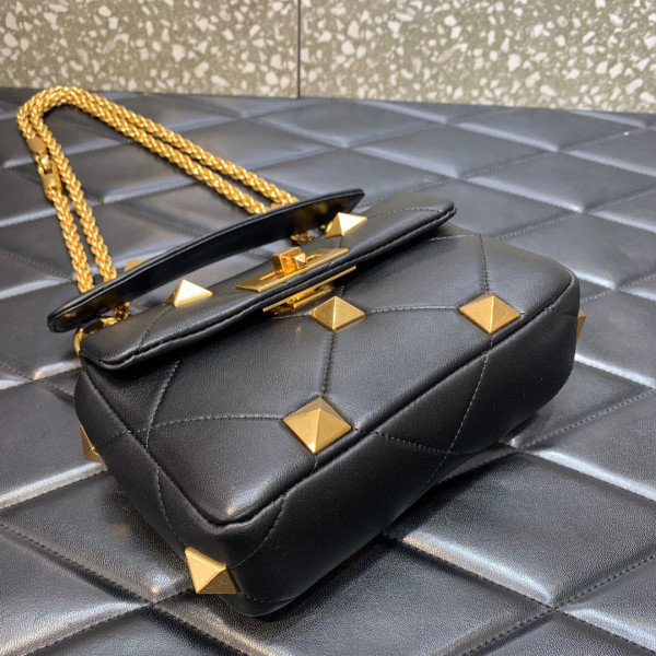 VALENTINO ONLINE EXCLUSIVE SMALL ROMAN STUD THE SHOULDER BAG WITH CHAIN