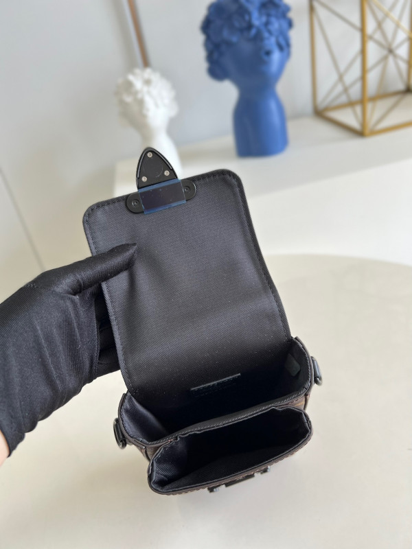 l0*is V*t0n s-lock vertical wearable wallet