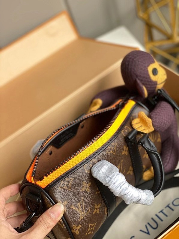 l0*is V*t0n keepall xs