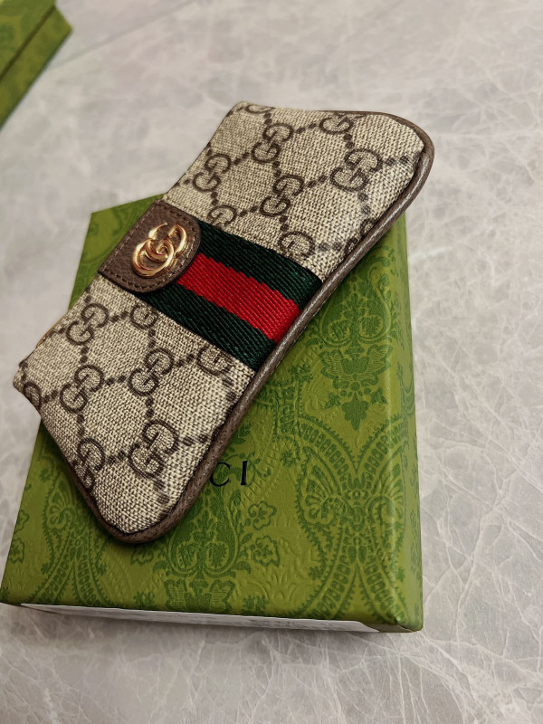 G*u*i gg marmont matelassé key case