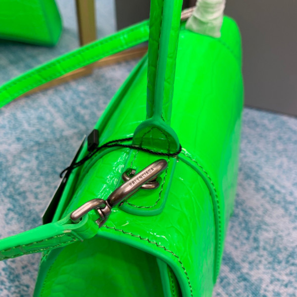 Ba*len*cia*ga hourglass