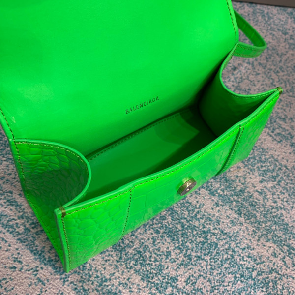 Ba*len*cia*ga hourglass