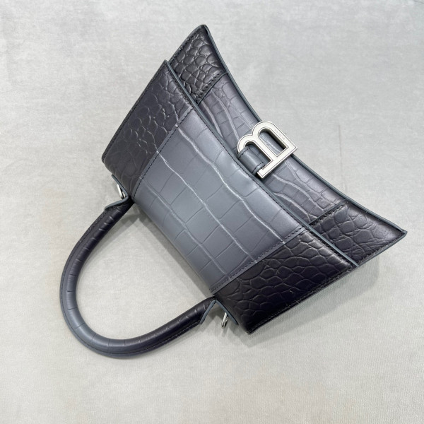 Ba*len*cia*ga hourglass