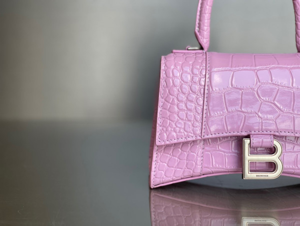 Ba*len*cia*ga hourglass