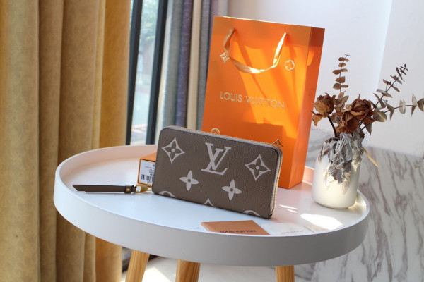 l0*is V*t0n zippy wallet