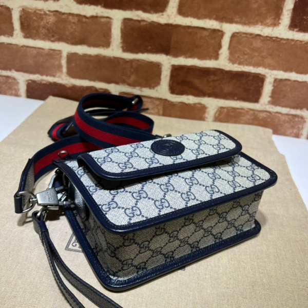 G*u*i messenger bag with interlocking g
