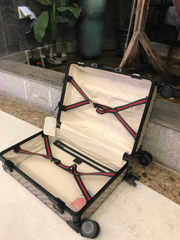 G*u*i travel box 20 inches