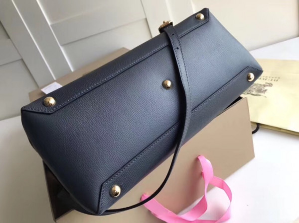 B**rry the medium banner in leather and house check