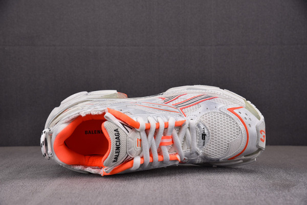 Ba*len*cia*ga runner