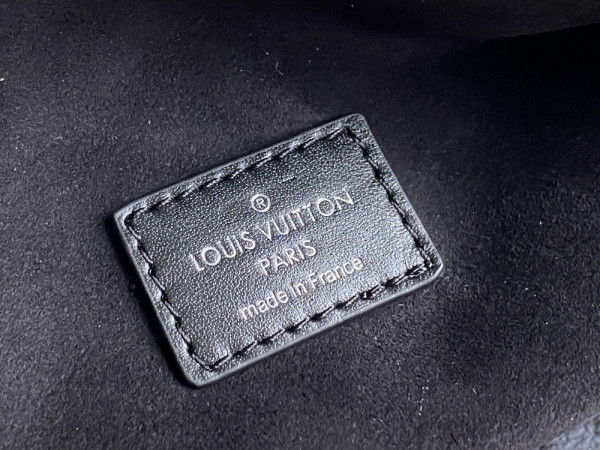 l0*is V*t0n side trunk mm