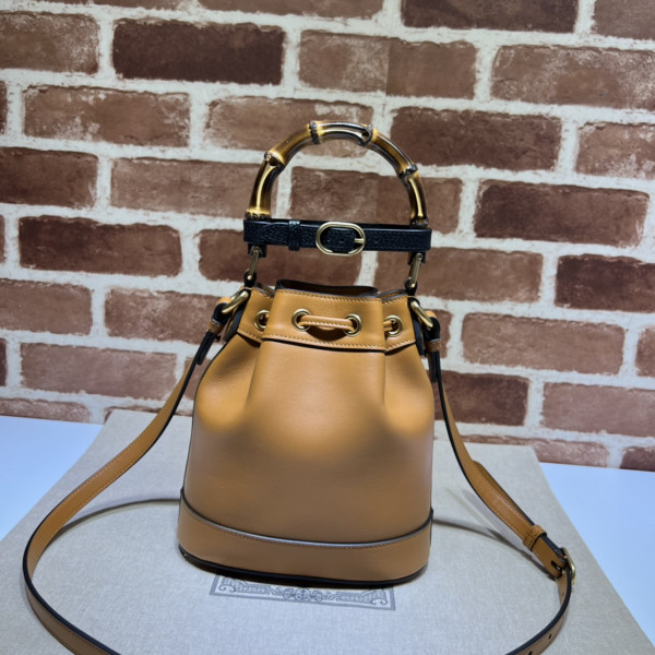 G*u*i diana mini bucket bag