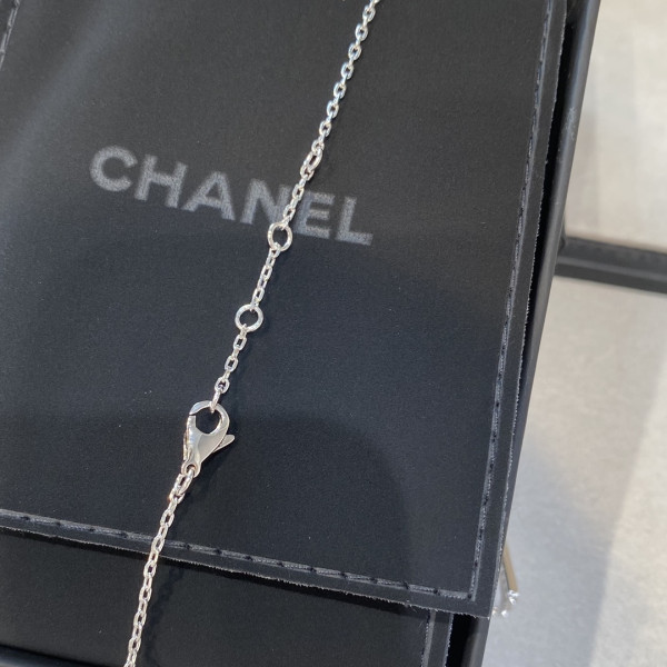 CL NECKLACE