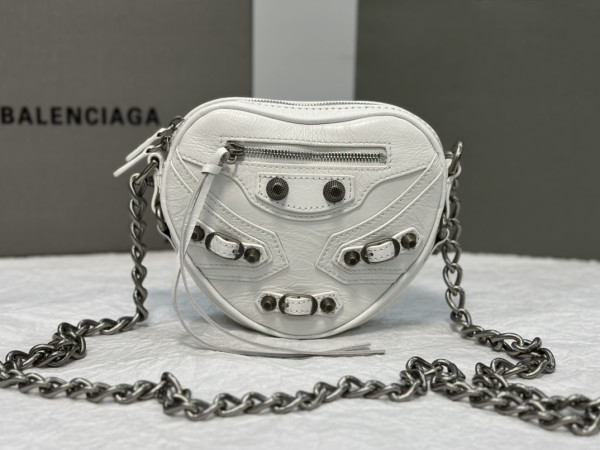 Ba*len*cia*ga  le cagole heart mini metallic crinkled-leather shoulder bag