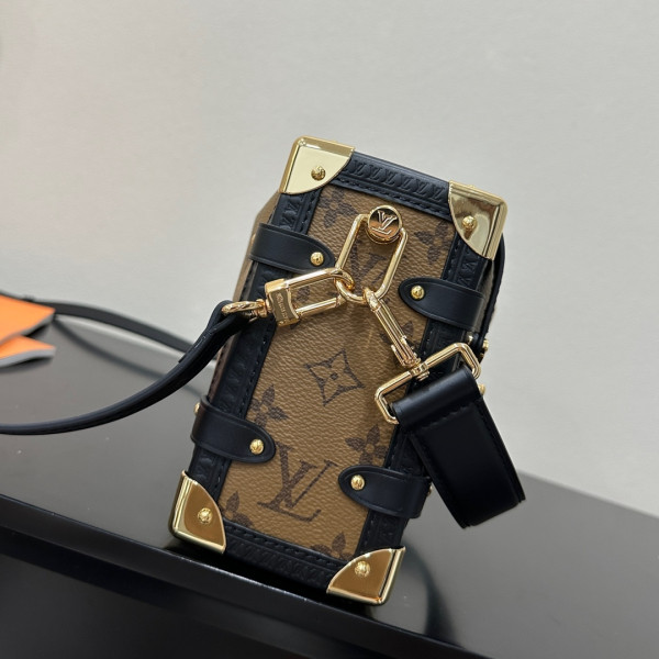 l0*is V*t0n side trunk mm