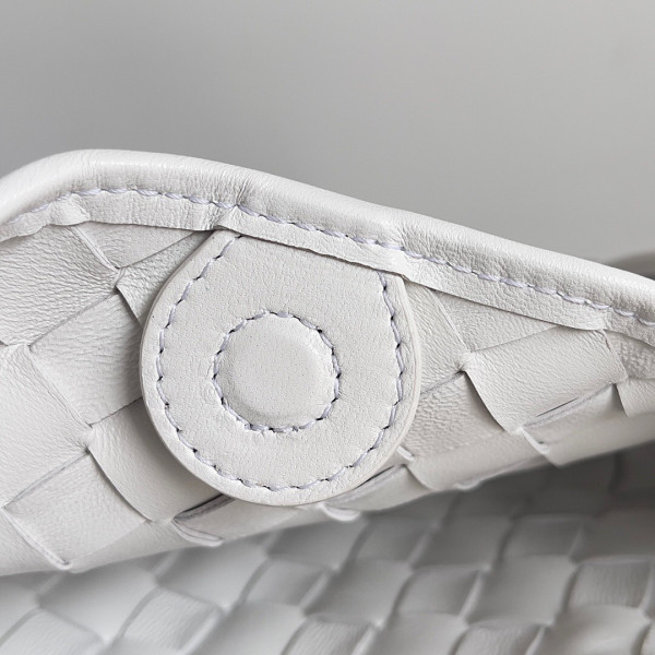 bo*te*ga Ve*ne*ta mini sardine top handle bag