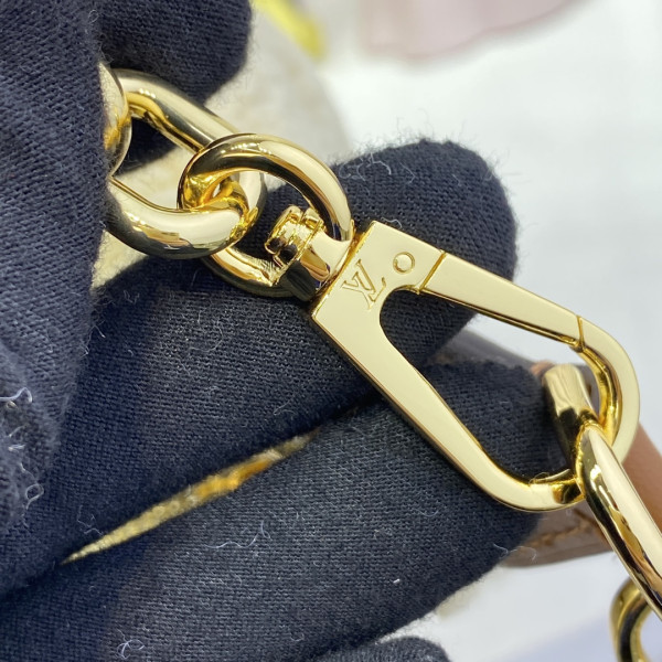 l0*is V*t0n over the moon