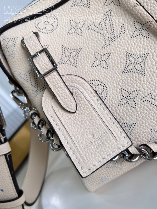 l0*is V*t0n hand it all pm - 29 x 18 x 13cm