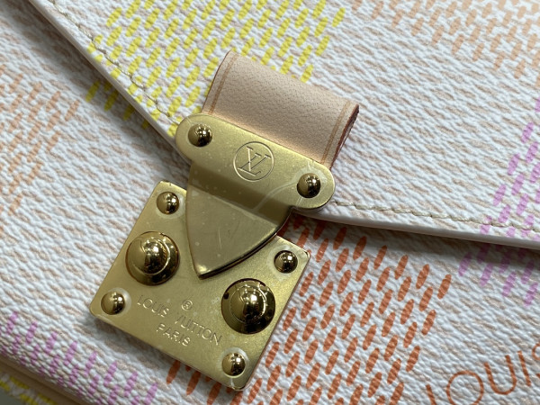 l0*is V*t0n pochette metis east west