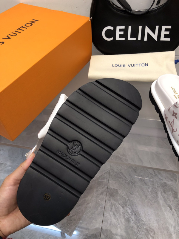 l0*is V*t0n pool pillow comfort mule