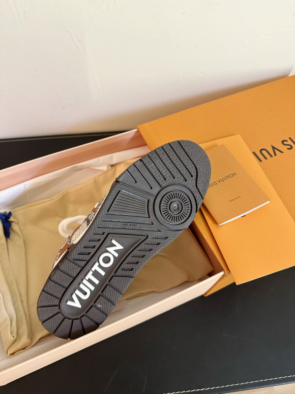 l0*is V*t0n sneakers