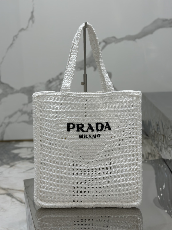 Pra*a crochet tote bag