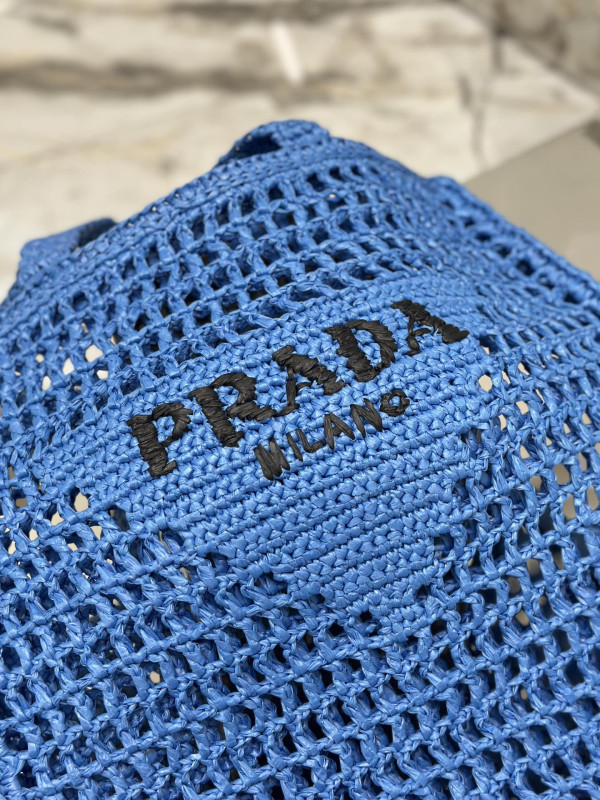 Pra*a crochet tote bag