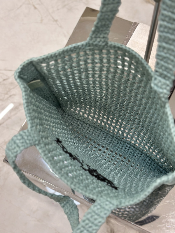 Pra*a crochet tote bag