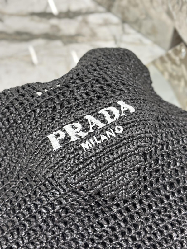 Pra*a crochet tote bag