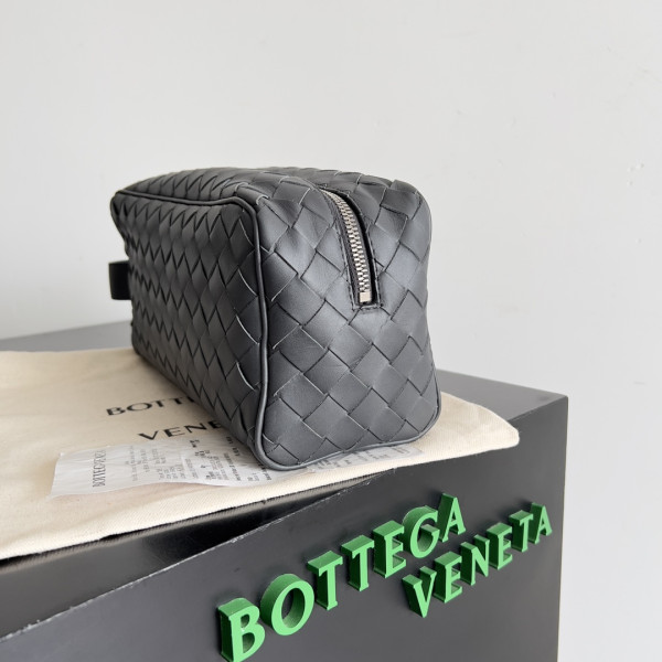 bo*te*ga Ve*ne*ta intrecciato leather wallet-on-strap