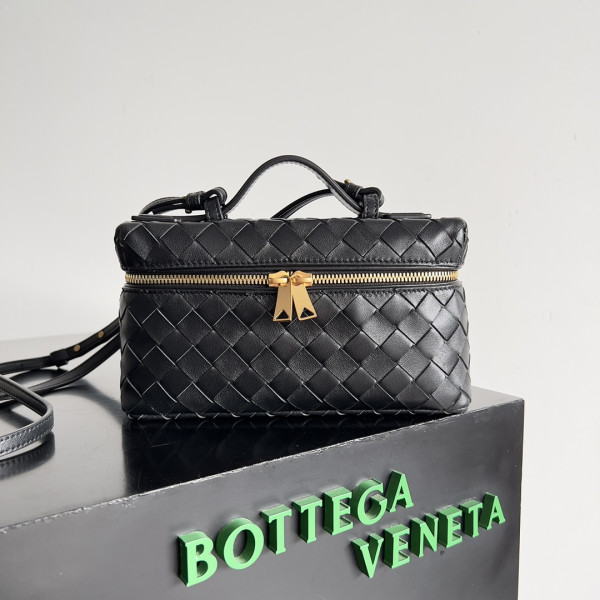 bo*te*ga Ve*ne*ta  vanity case crossbody bag