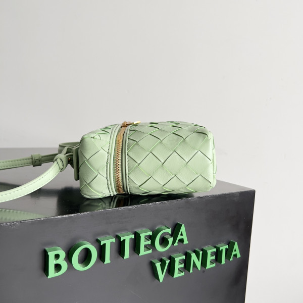 bo*te*ga Ve*ne*ta  vanity case crossbody bag