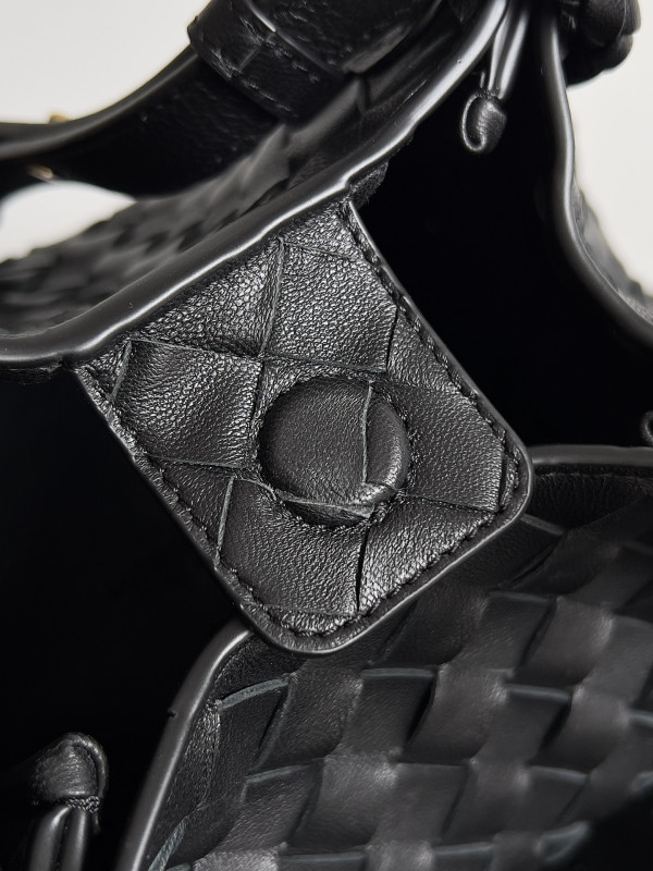 bo*te*ga Ve*ne*ta andiamo parachute small shoulder bag