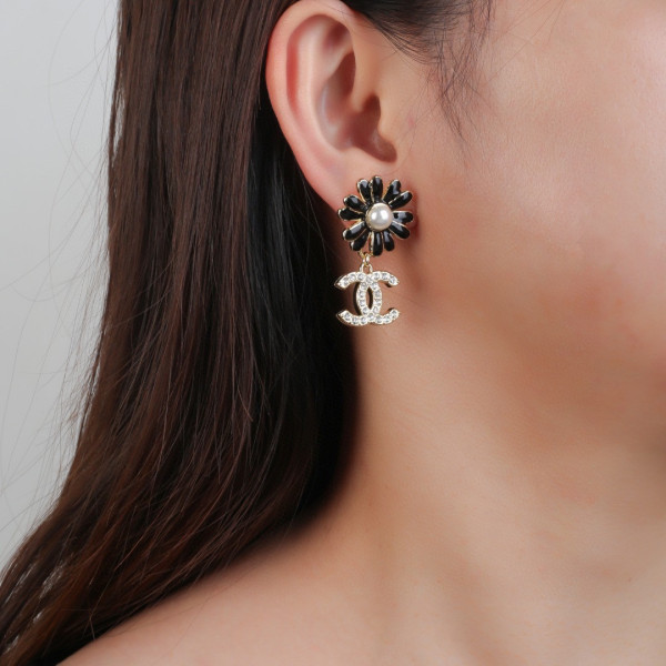 CL EARRINGS