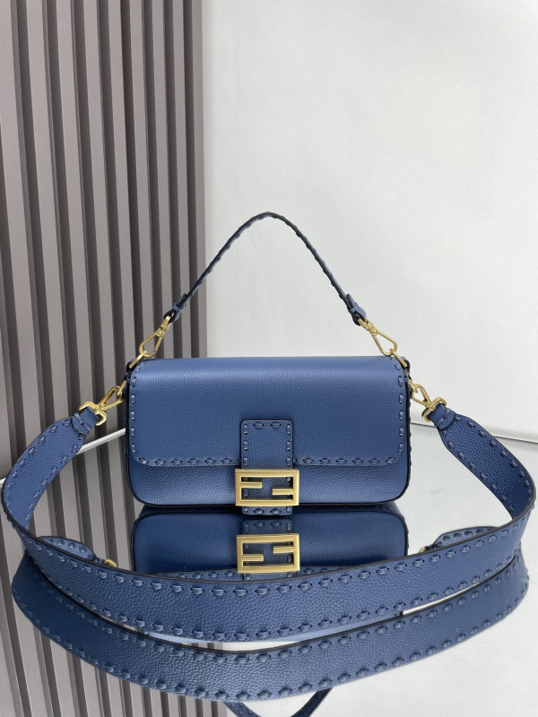 F**di baguette-26*13*6cm