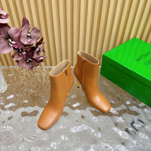 bo*te*ga Ve*ne*ta knot ankle boot