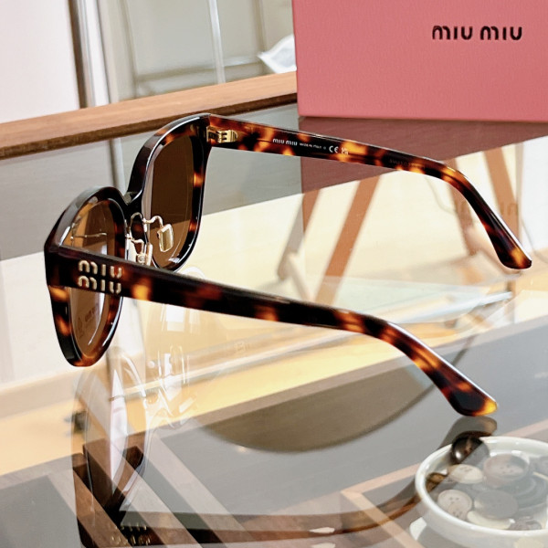 M*um*u sunglasses